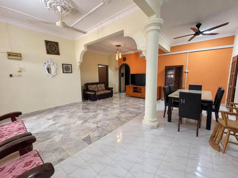 Rumah Berkembar untuk Dijual di Taman Daya (Johor Bahru) - Arzaim Barimin - Living Room - PropertyGuru.com.my