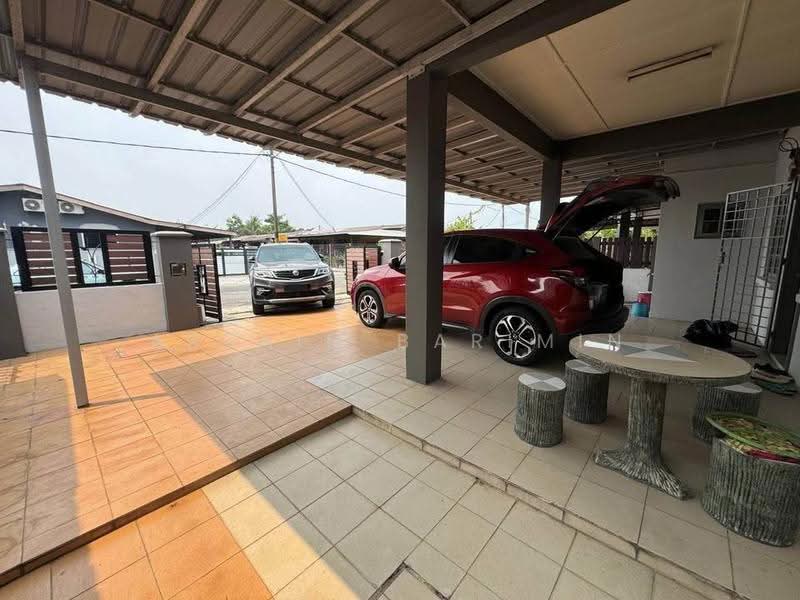 Rumah Berkembar untuk Dijual di Taman Daya (Johor Bahru) - Arzaim Barimin - Exterior - PropertyGuru.com.my