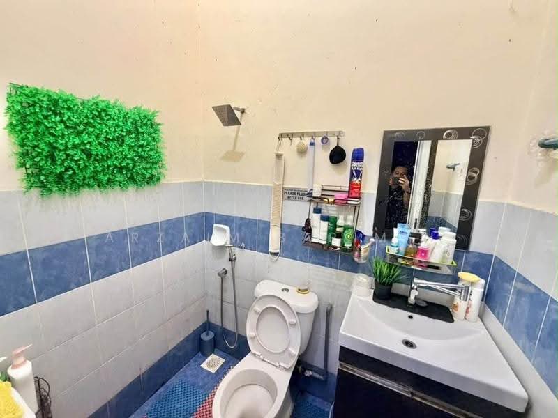 Rumah Teres untuk Dijual di Taman Kempas Indah (Tebrau) - Arzaim Barimin - Bathroom - PropertyGuru.com.my
