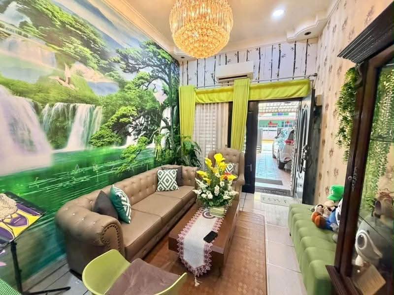 Rumah Teres untuk Dijual di Taman Kempas Indah (Tebrau) - Arzaim Barimin - Living Room - PropertyGuru.com.my