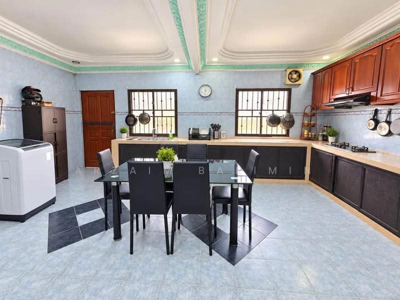 Rumah Teres untuk Dijual di Taman Bukit Tiram (Ulu Tiram) - Arzaim Barimin - Kitchen - PropertyGuru.com.my