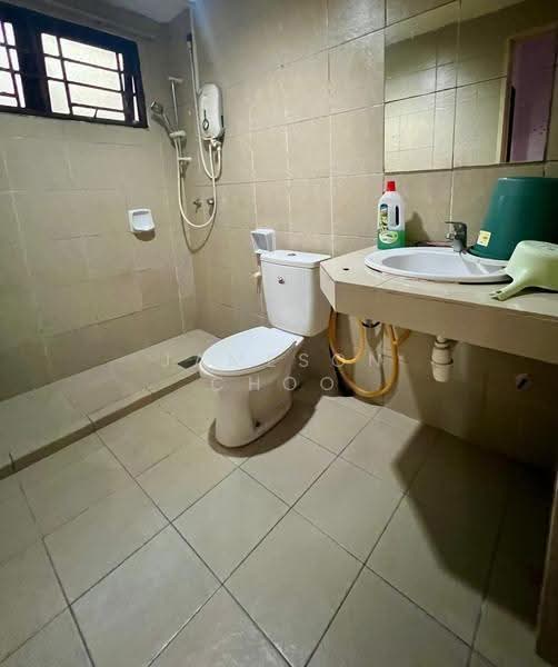 Pangsapuri untuk Disewa di Larkin Residence - Jameson Choo - Bathroom - PropertyGuru.com.my