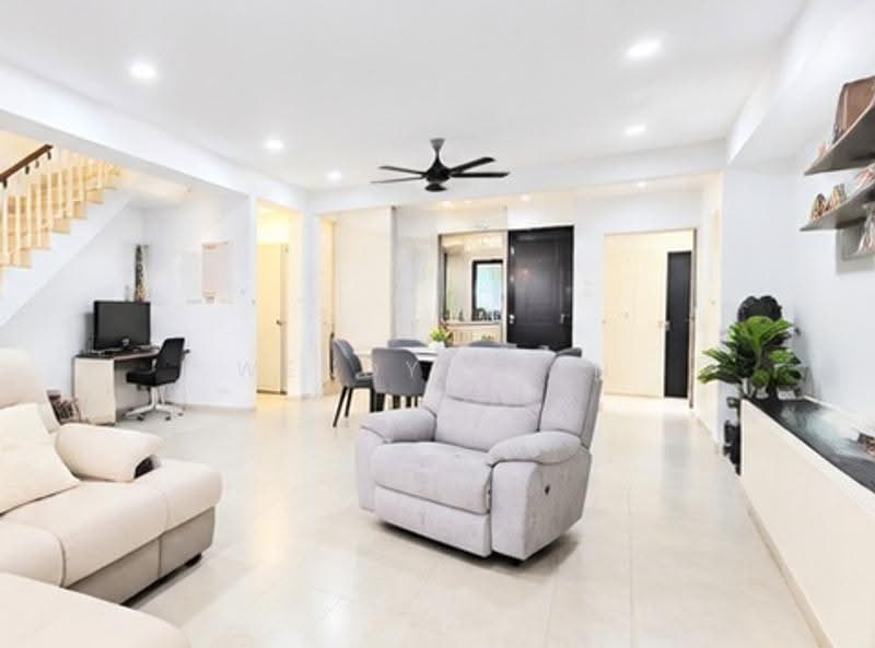Rumah Teres 2-Tingkat untuk Dijual di Taman Puchong Tekali (Puchong) - Wendy Chin - Living Room - PropertyGuru.com.my