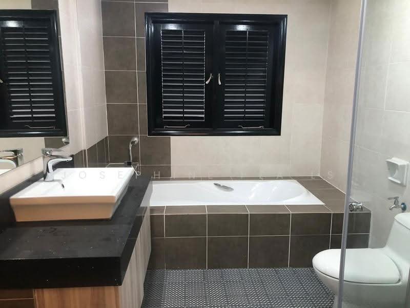 Kondominium untuk Dijual di Armanee Terrace II - Josephine Pea LS - Bathroom - PropertyGuru.com.my