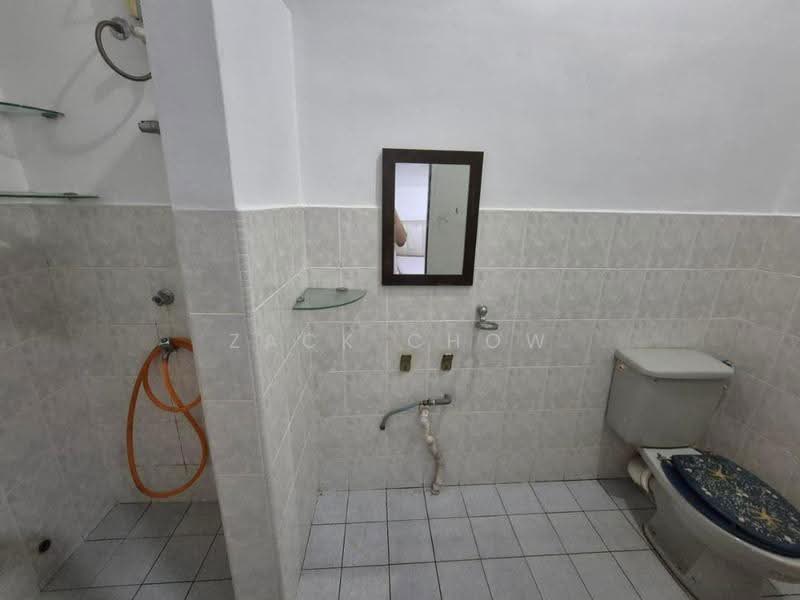 Rumah Teres 1.5-Tingkat untuk Dijual di Taman Pelangi Indah (Ulu Tiram) - Zack Chow - Bathroom - PropertyGuru.com.my
