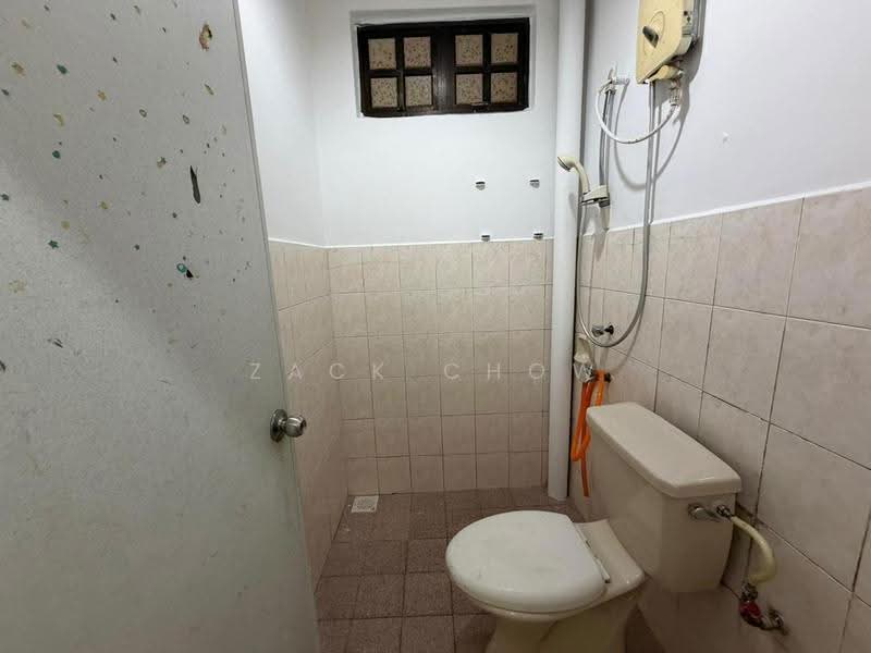 Rumah Teres 1.5-Tingkat untuk Dijual di Taman Pelangi Indah (Ulu Tiram) - Zack Chow - Bathroom - PropertyGuru.com.my