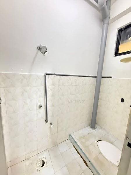 Rumah Teres untuk Dijual di Taman Nusa Damai (Pasir Gudang) - Finn Aw - Bathroom - PropertyGuru.com.my