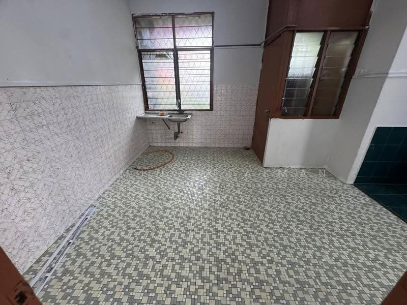 2-storey Terraced House for Rent in Taman Sri Rampai (Wangsa Maju) - Yasmin Sulaiman - Kitchen - PropertyGuru.com.my