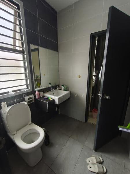 2-storey Terraced House for Sale in Taman Mount Austin (Tebrau) - Daniel Yong - Bathroom - PropertyGuru.com.my