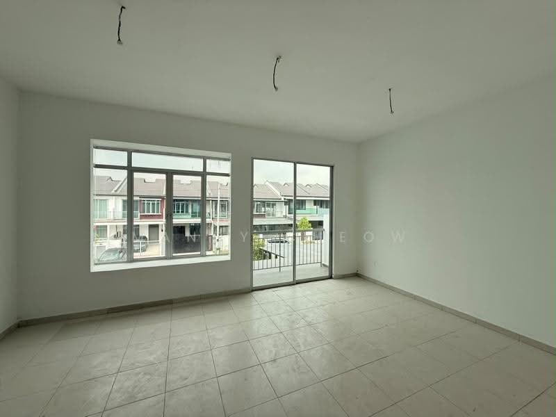 Rumah Teres untuk Disewa di Taman Kundang Jaya (Rawang) - Mandy Cheow - Living Room - PropertyGuru.com.my