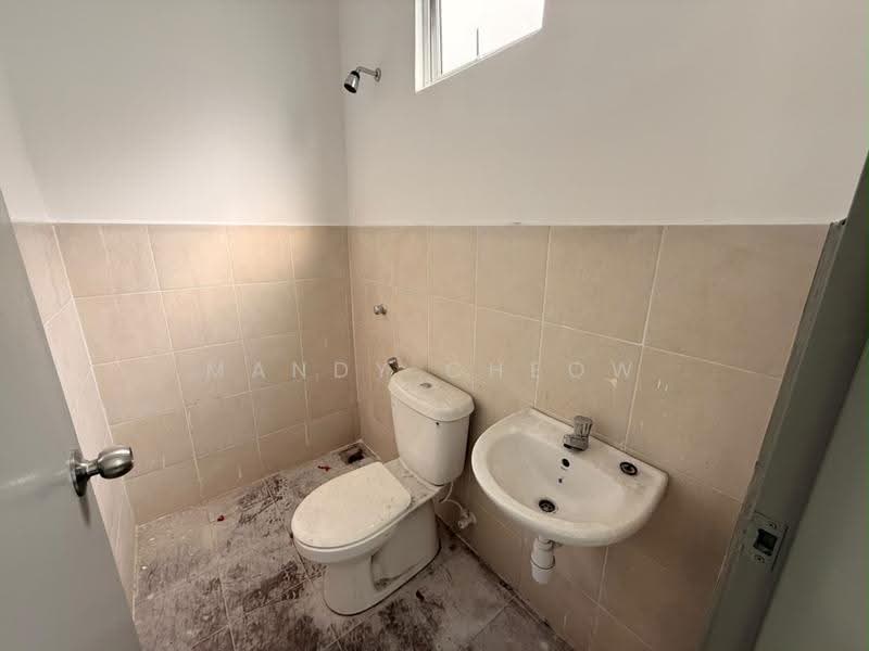 Rumah Teres untuk Disewa di Taman Kundang Jaya (Rawang) - Mandy Cheow - Bathroom - PropertyGuru.com.my