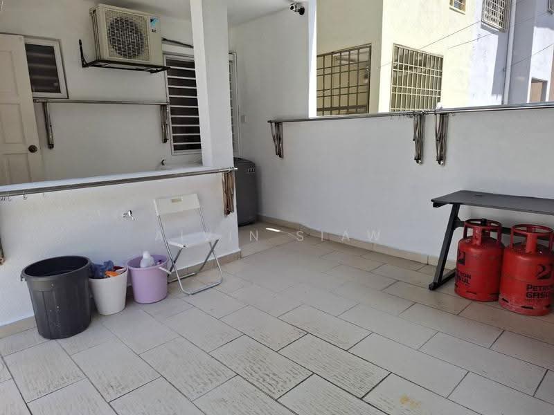 Rumah Teres 3-Tingkat untuk Disewa di Taman Puncak Jalil (Seri Kembangan) - Alvin Siaw - Balcony - PropertyGuru.com.my