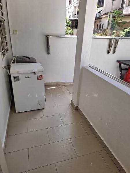 Rumah Teres 3-Tingkat untuk Disewa di Taman Puncak Jalil (Seri Kembangan) - Alvin Siaw - Balcony - PropertyGuru.com.my