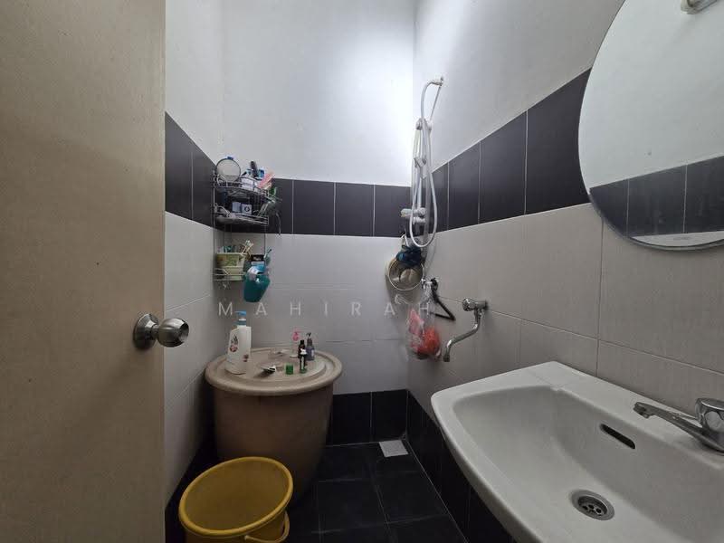Rumah Teres 2-Tingkat untuk Dijual di Taman Prima Saujana (Kajang) - Mahirah . - Bathroom - PropertyGuru.com.my