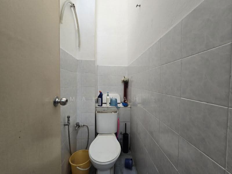 Rumah Teres 2-Tingkat untuk Dijual di Taman Prima Saujana (Kajang) - Mahirah . - Bathroom - PropertyGuru.com.my