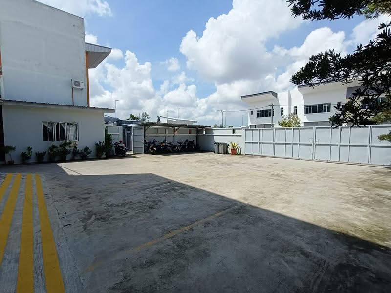 Warehouse for Rent in Taman Angkasa Nuri (Durian Tunggal) - BL Bong - Exterior - PropertyGuru.com.my