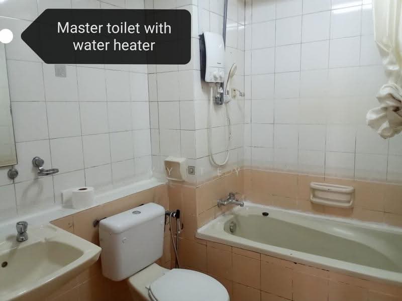 Kediaman Servis untuk Disewa di Larkin Heights - YY Tey - Bathroom - PropertyGuru.com.my