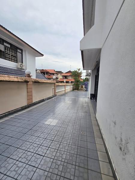 Rumah Berkembar untuk Dijual di Taman Johor Jaya (Johor Bahru) - June Tan - Exterior - PropertyGuru.com.my