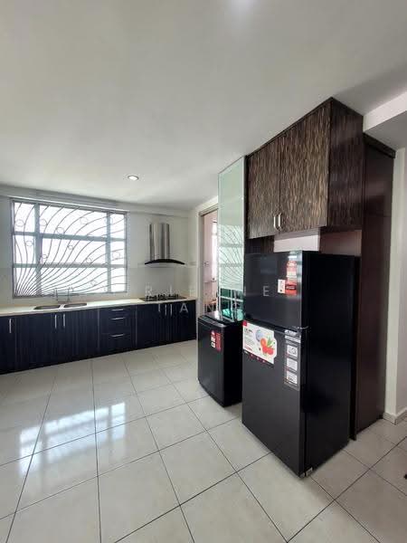 Kondominium untuk Disewa di The Brezza - Irienne Tang - Kitchen - PropertyGuru.com.my