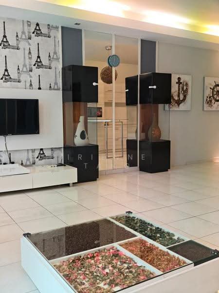 Kondominium untuk Disewa di The Brezza - Irienne Tang - Living Room - PropertyGuru.com.my