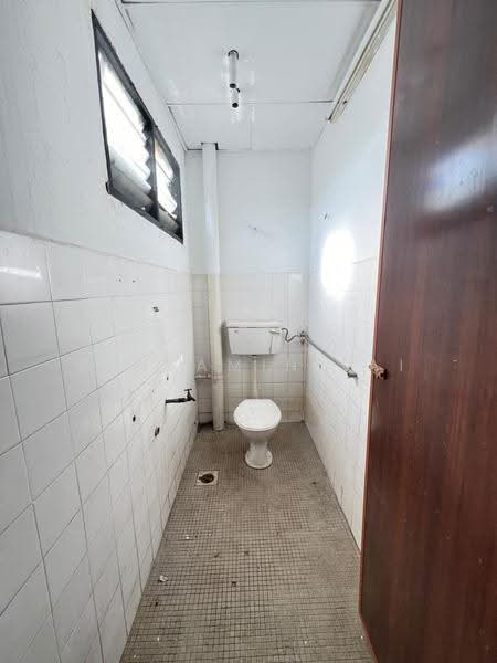 Kilang untuk Dijual di Taman Sri Ehsan (Kepong) - Benjamin Lai - Bathroom - PropertyGuru.com.my