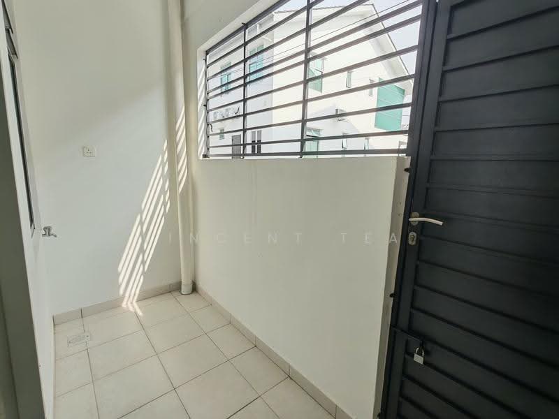 2-storey Terraced House for Rent in Skudai (Johor) - Vincent Tea - Balcony - PropertyGuru.com.my