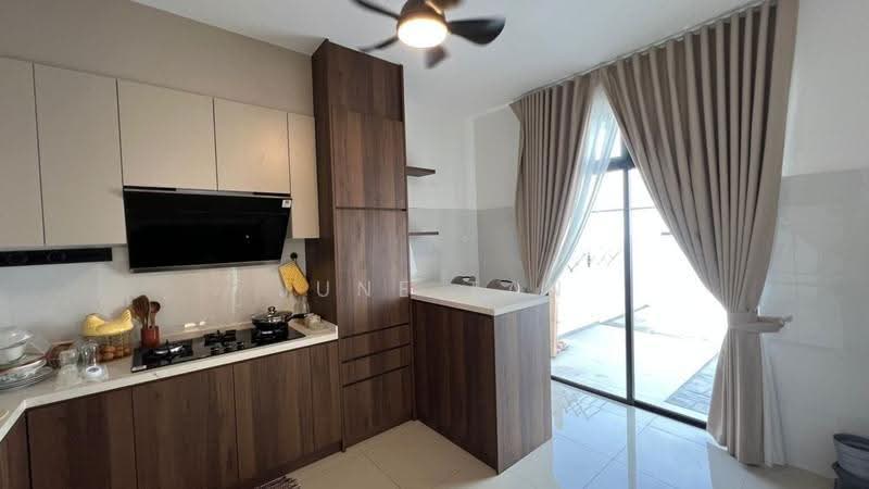 Cluster House for Sale in Eco Botanic (Iskandar Puteri (Nusajaya)) - June Tan - Kitchen - PropertyGuru.com.my