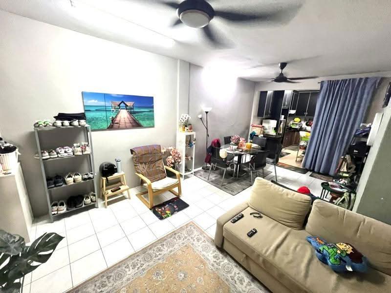 Kondominium untuk Dijual di Indah Condominium - Edwin Wong - Living Room - PropertyGuru.com.my