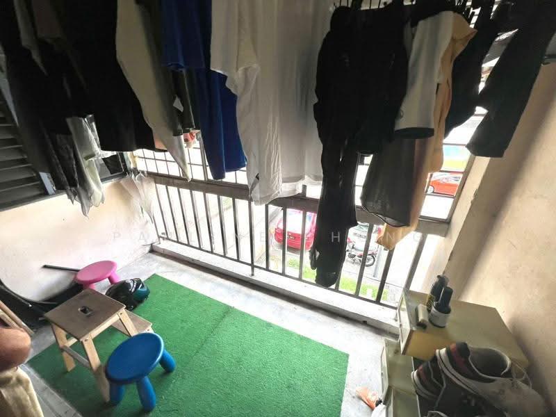 Kondominium untuk Dijual di Indah Condominium - Pauline Chong - Balcony - PropertyGuru.com.my