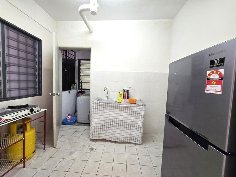 Pangsapuri untuk Dijual di Pangsapuri Mayang (Puncak Jalil) - CC Hong - Kitchen - PropertyGuru.com.my