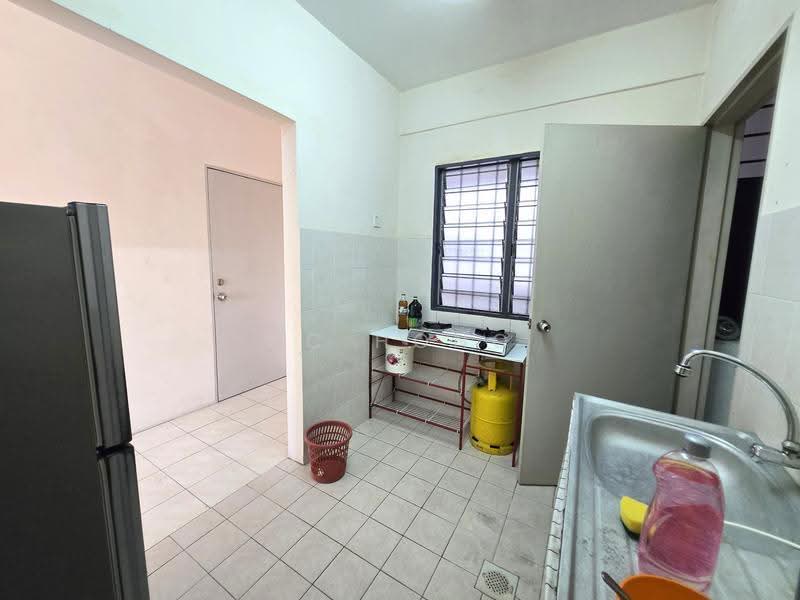 Pangsapuri untuk Dijual di Pangsapuri Mayang (Puncak Jalil) - CC Hong - Kitchen - PropertyGuru.com.my