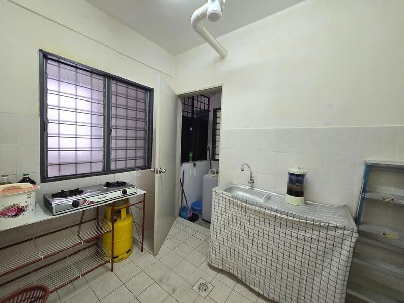 Pangsapuri untuk Dijual di Pangsapuri Mayang (Puncak Jalil) - CC Hong - Kitchen - PropertyGuru.com.my