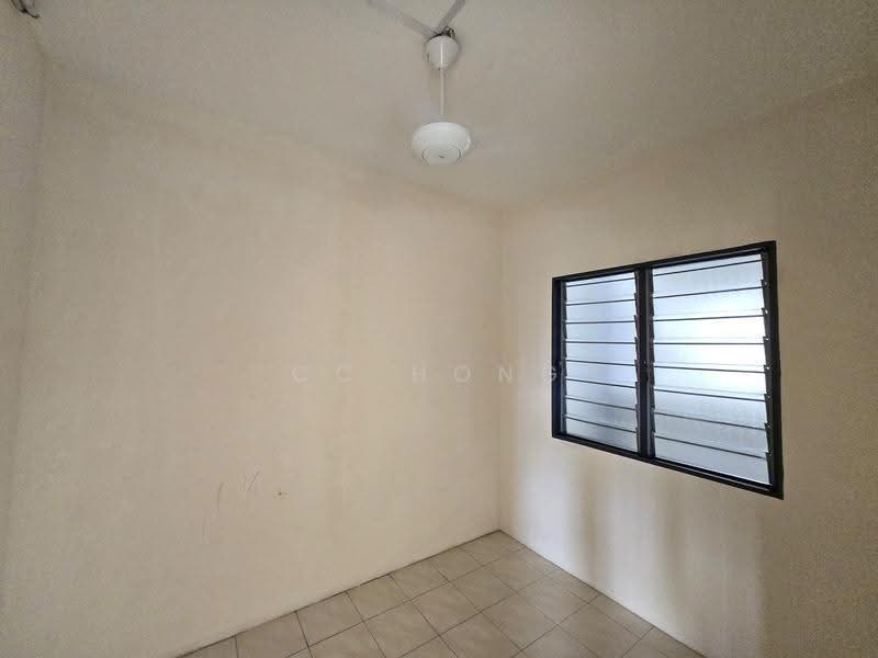 Pangsapuri untuk Dijual di Pangsapuri Mayang (Puncak Jalil) - CC Hong - Interior - PropertyGuru.com.my