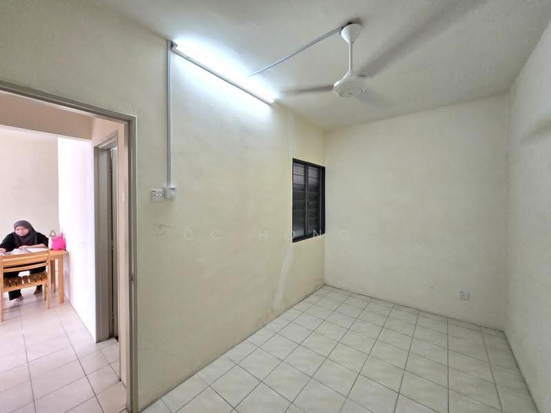 Pangsapuri untuk Dijual di Pangsapuri Mayang (Puncak Jalil) - CC Hong - Interior - PropertyGuru.com.my
