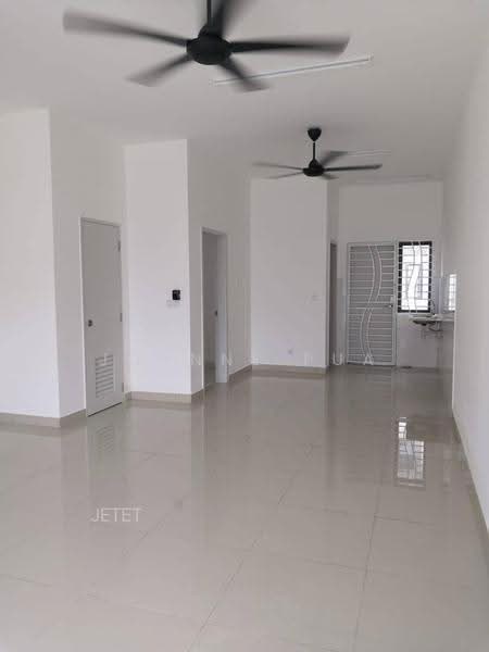 Rumah Teres 2-Tingkat untuk Dijual di Bandar Mahkota Banting (Tanjong Duabelas) - Joanne Pua - Living Room - PropertyGuru.com.my