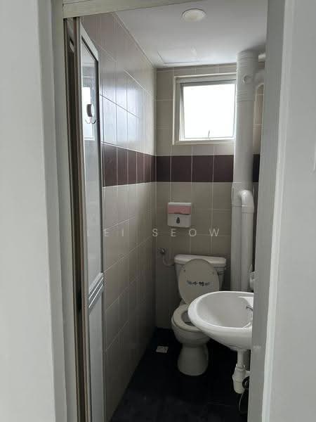 Pangsapuri untuk Dijual di Skyview Garden - Lei Seow - Bathroom - PropertyGuru.com.my