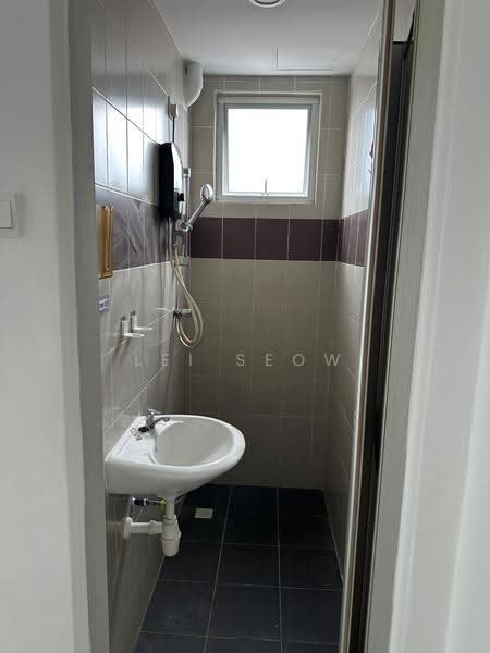 Pangsapuri untuk Dijual di Skyview Garden - Lei Seow - Bathroom - PropertyGuru.com.my