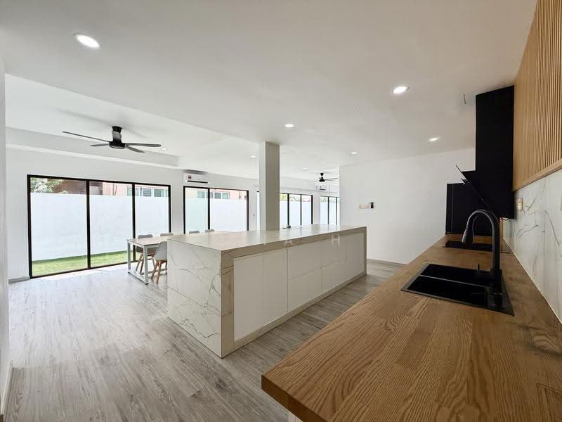 Semi-Detached House for Sale in Taman United (Jalan Klang Lama (Old Klang Road)) - Anna H - Kitchen - PropertyGuru.com.my