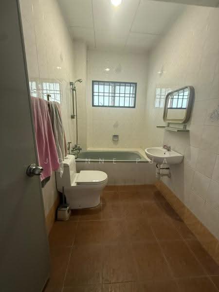 Semi-Detached House for Sale in Taman Eng Ann (Klang) - Joanne Pua - Bathroom - PropertyGuru.com.my