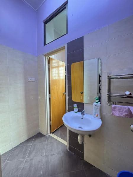 2-storey Terraced House for Sale in Taman Desa Cemerlang (Ulu Tiram) - Nellie Lim - Bathroom - PropertyGuru.com.my