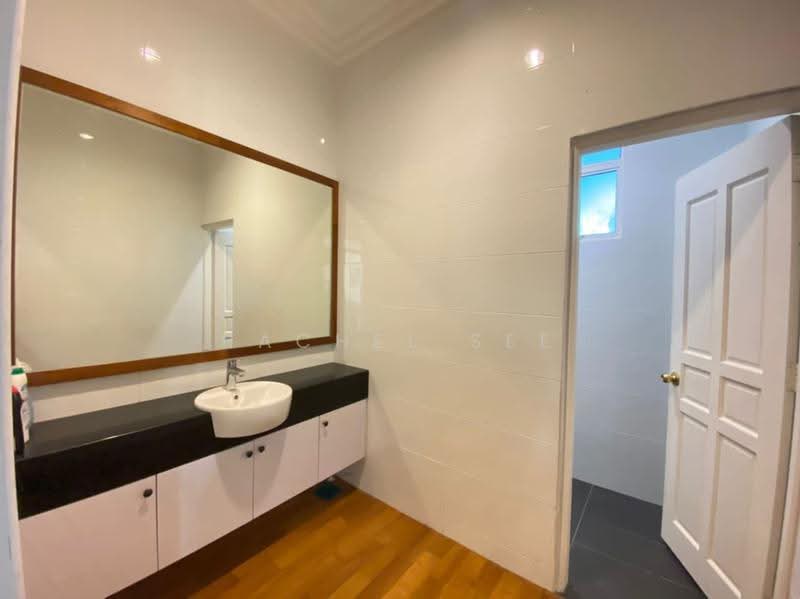 Bungalow House for Sale in Leisure Farm (Gelang Patah) - Rachel See - Bathroom - PropertyGuru.com.my