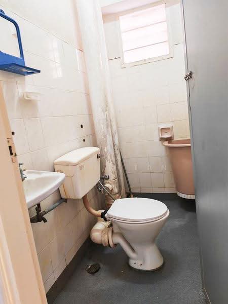 Pangsapuri untuk Disewa di Greenlane Heights Block E - Jerry Tan - Bathroom - PropertyGuru.com.my