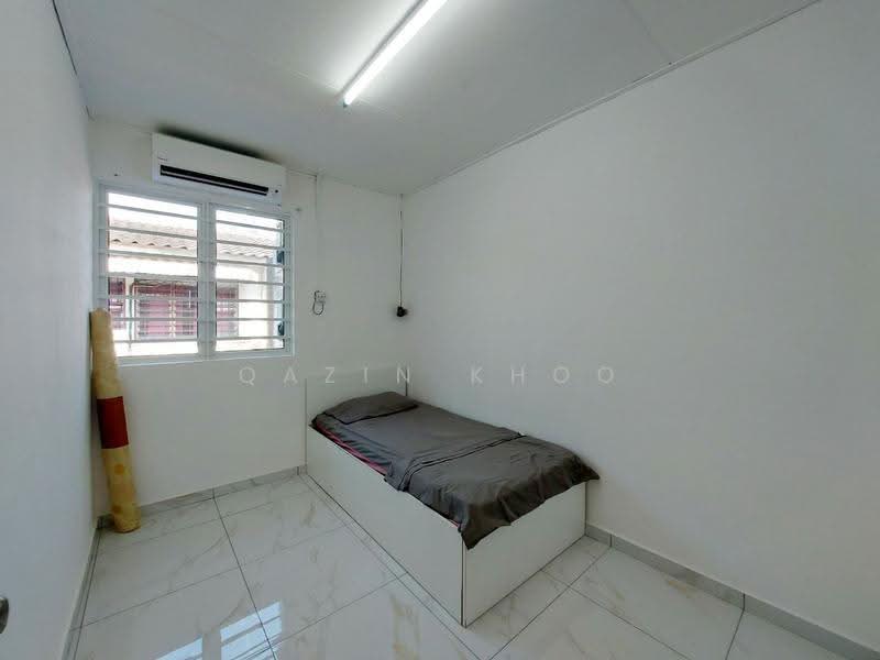 Rumah Teres 2-Tingkat untuk Dijual di Taman Song Choon (Ipoh) - Qazin Khoo - Bedroom - PropertyGuru.com.my
