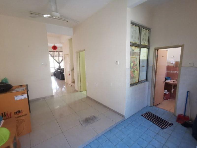 Rumah Teres 2-Tingkat untuk Dijual di Taman Cheng Setia (Cheng) - CHIN FN - Living Room - PropertyGuru.com.my