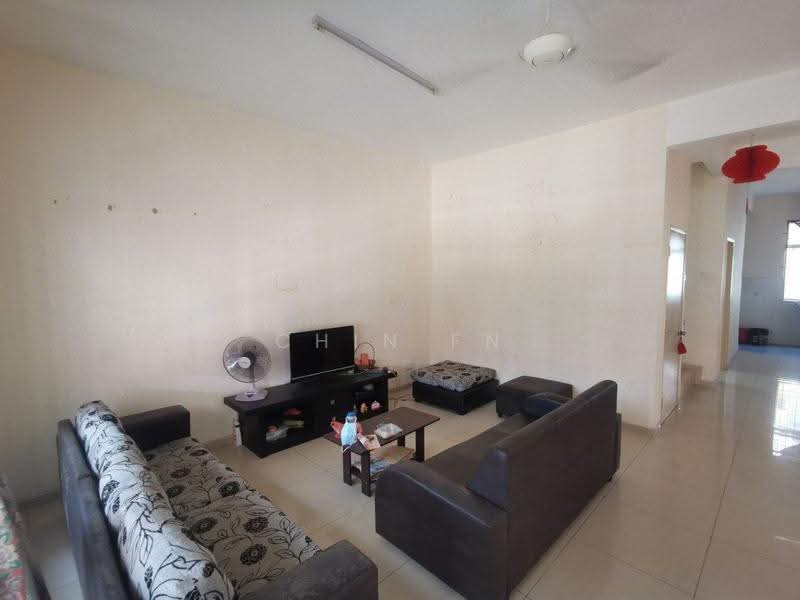 Rumah Teres 2-Tingkat untuk Dijual di Taman Cheng Setia (Cheng) - CHIN FN - Living Room - PropertyGuru.com.my