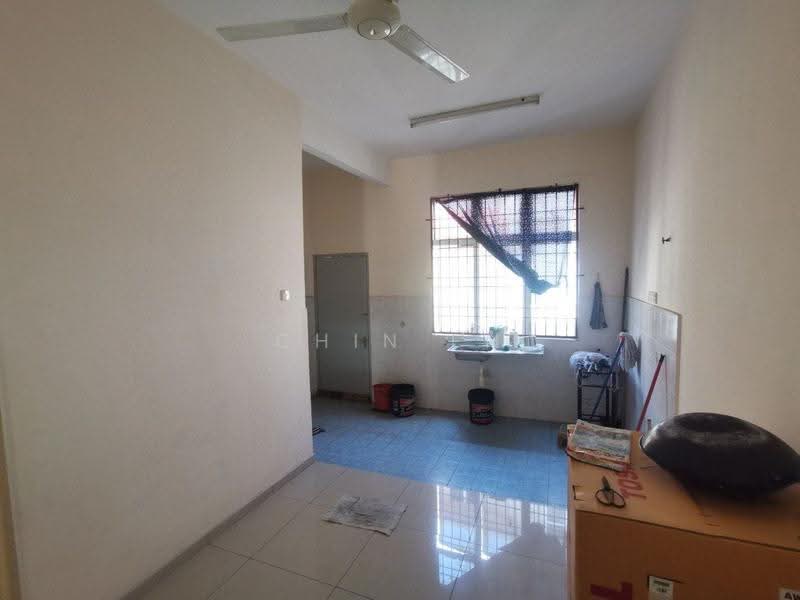 Rumah Teres 2-Tingkat untuk Dijual di Taman Cheng Setia (Cheng) - CHIN FN - Kitchen - PropertyGuru.com.my