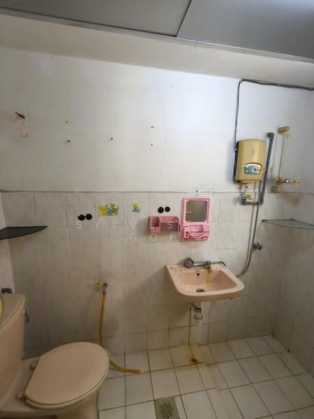 Apartment for Rent at Sri Ria Apartments - Sylvester Goh - Bathroom - PropertyGuru.com.my