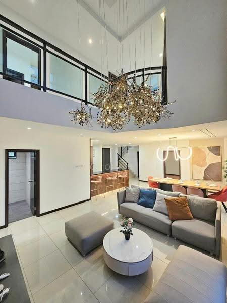 Kediaman Servis untuk Dijual di Molek Regency - Coco Lee - Living Room - PropertyGuru.com.my