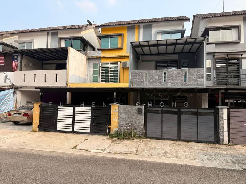 2.5-storey Terraced House for Sale in Taman Scientex Pasir Gudang (Pasir Gudang) - Fu Heng Chong - Exterior - PropertyGuru.com.my
