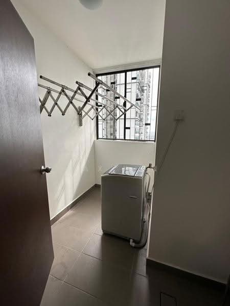 Kediaman Servis untuk Dijual di Molek Regency - Max Kan - Balcony - PropertyGuru.com.my